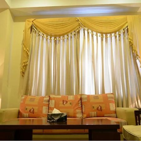 Hotel Multan Continental Екстер'єр фото