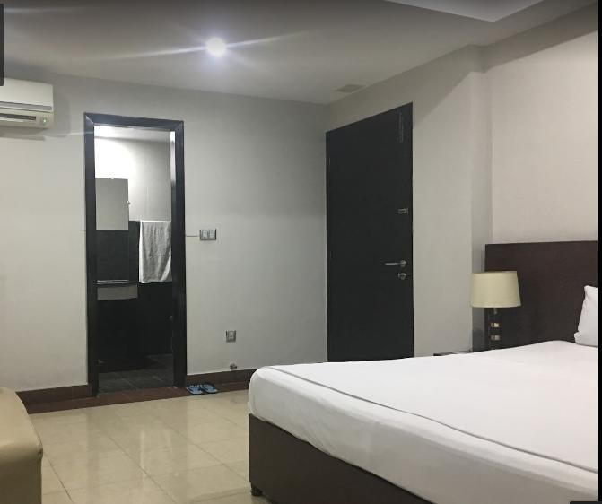 Hotel Multan Continental Екстер'єр фото
