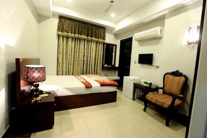 Hotel Multan Continental Екстер'єр фото