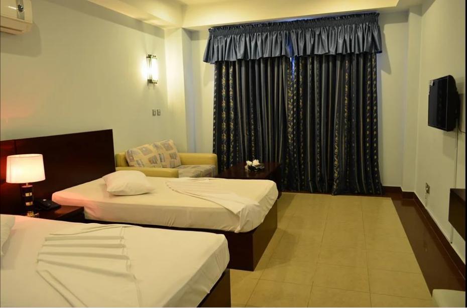 Hotel Multan Continental Екстер'єр фото