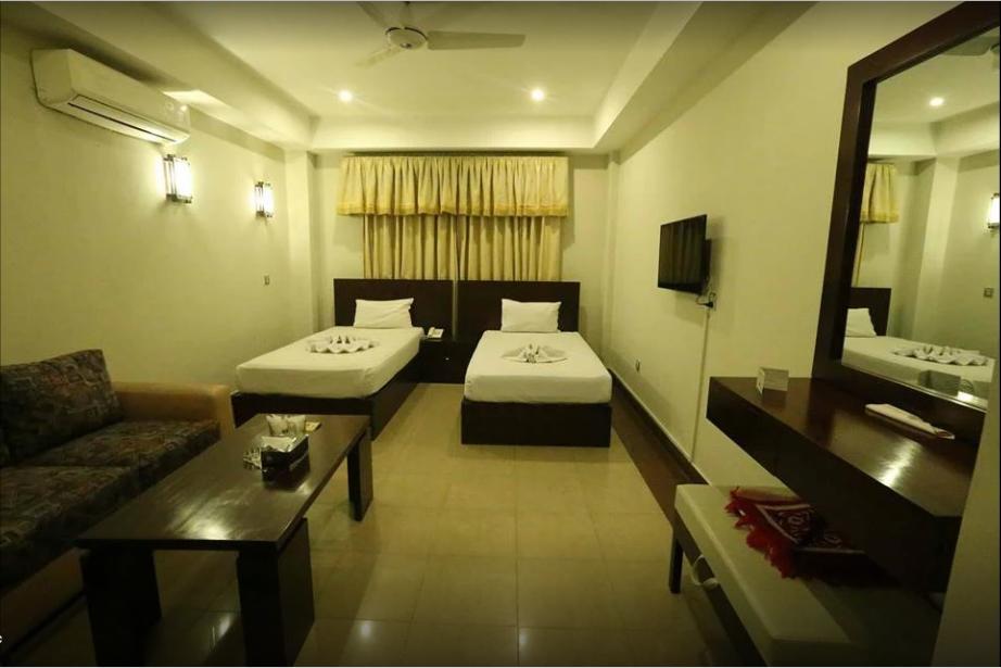 Hotel Multan Continental Екстер'єр фото
