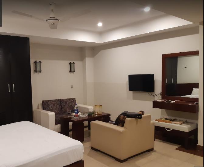 Hotel Multan Continental Екстер'єр фото