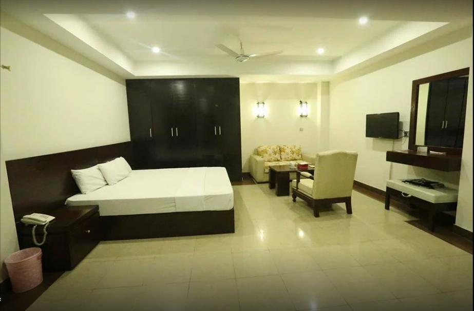 Hotel Multan Continental Екстер'єр фото